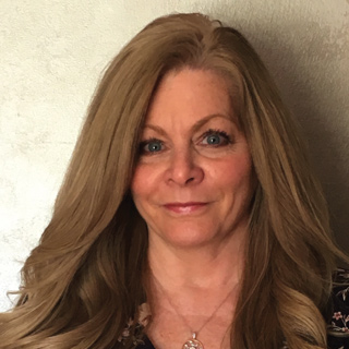 linda-gallo-headshot-ophthalmology-practice-administrator