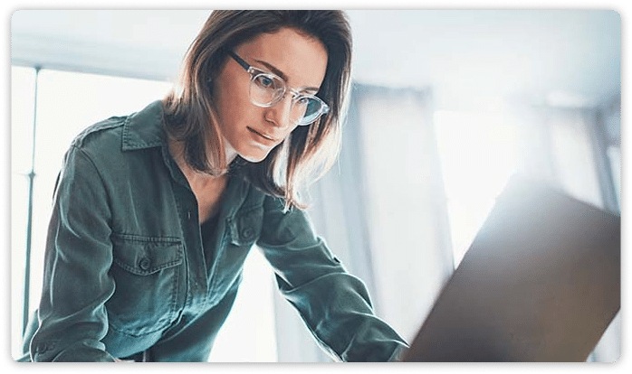 CRP-4132-gi-asc-mips5 girl on laptop