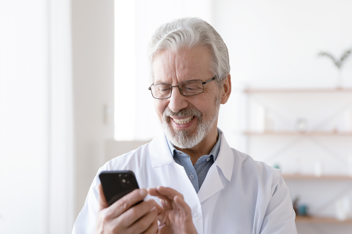 A gastroenterologist using our gGastro Mobile app on his mobile phone.