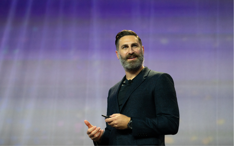 Steven Van Cohen gives an inspiring keynote at MOMENTUM.